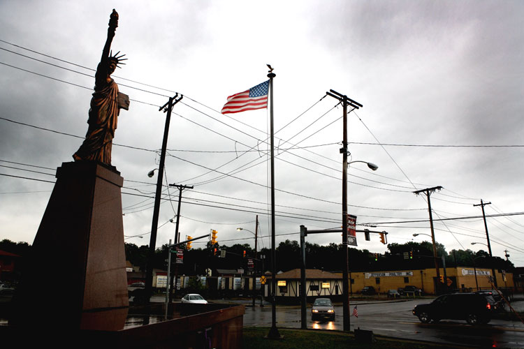 Cut Price Statue of Liberty : Kennedy Square : Newcastle PA