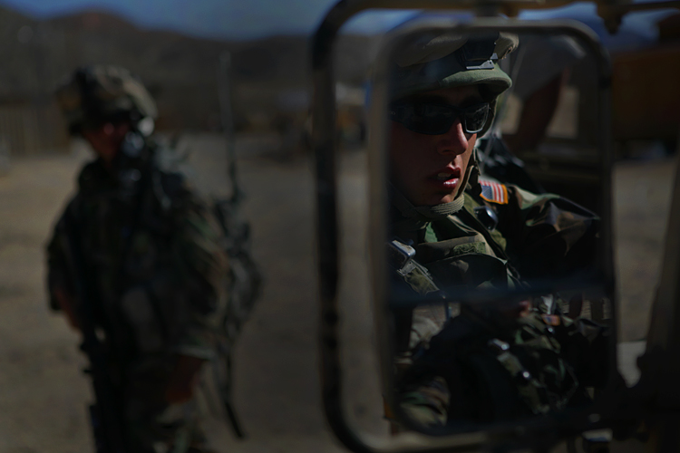 US Troops Train for Deployment to Iraq : NTC California : USA