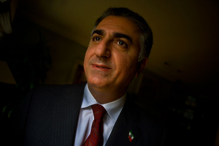 The Return of The King?: Waiting in the Shadows Reza Pahlavi Crown Prince of Iran : Maryland : USA