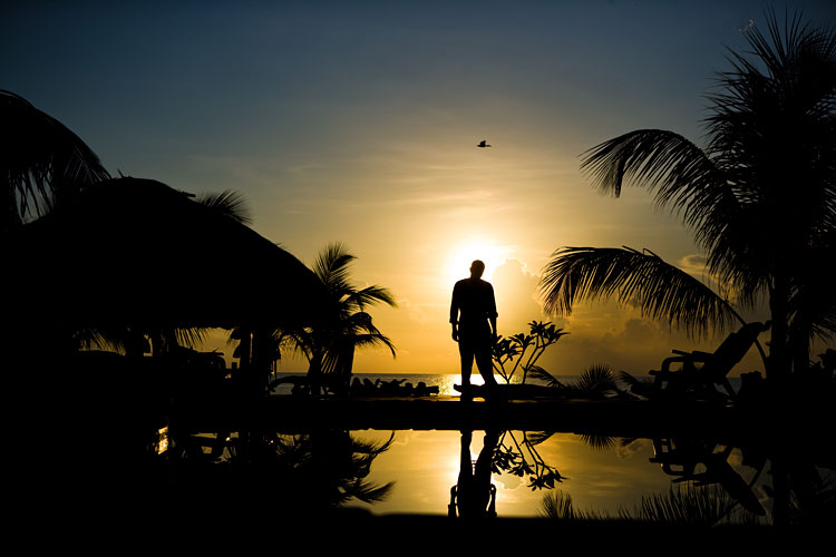 Tragic Artist as Messiah : Maya Breeze Inn and Resort Placencia : Belize