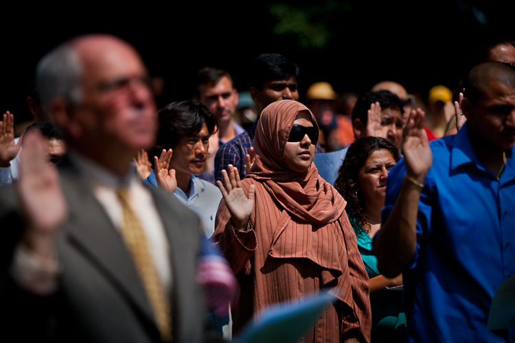 Swearing the Oath to become an American : Citizenship Ceremony : Mount Vernon VA