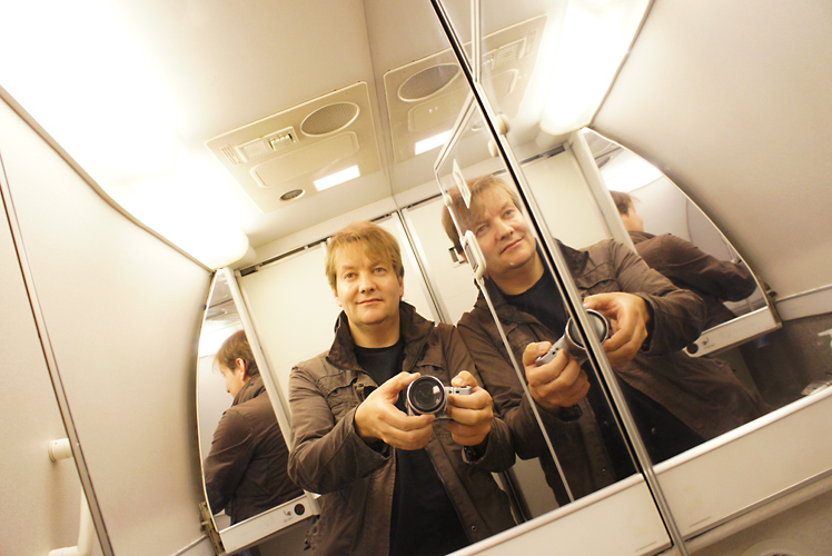 Jez Coulson Self portrait stars as Zombie on a plane : BA Atlanta to London Midway