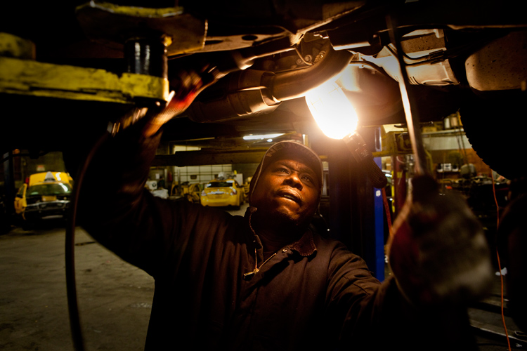 Taxi Mechanic Ray Fixing a Crown Victoria : Queens : NYC