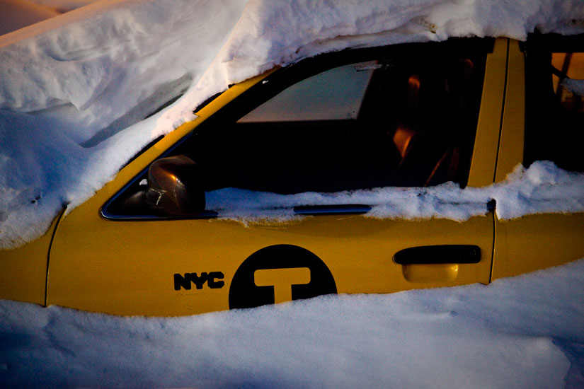 Yellow Cab Snow Drift :  Niagara Falls City : USA