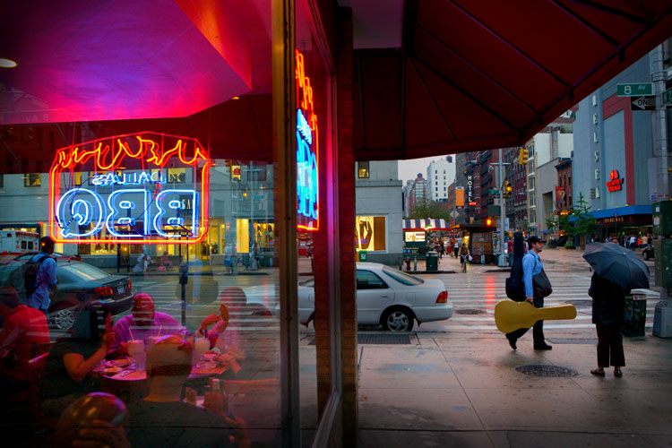Guitarman in the Rain : 23rd and 8th Av : NYC