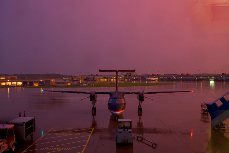 Pittsburgh Pretty in Pink :Gate A16  Pittsburgh International Airport